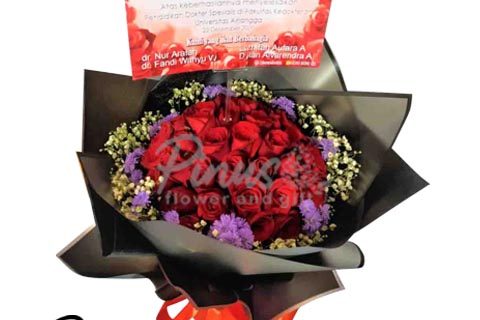 Hand Bucket Surabaya - Majestic Red Rose Bouquet