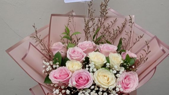Anniversary Gift - Love Struck Bouquet
