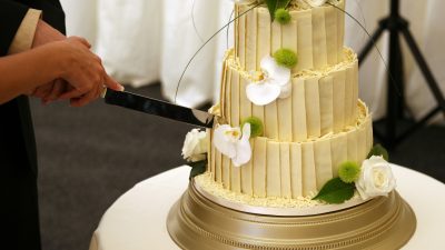 Cara Menghias Kue Pengantin