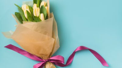 Hadiah bunga untuk pahlawan masa kini